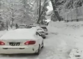 Pakistan: Cel puțin 21 oameni au murit blocați în mașini de o furtună de zăpadă. Sute de persoane încă așteaptă să fie evacuate (Video) <span style="color:#ff0000;font-size:100%;">Update</span>