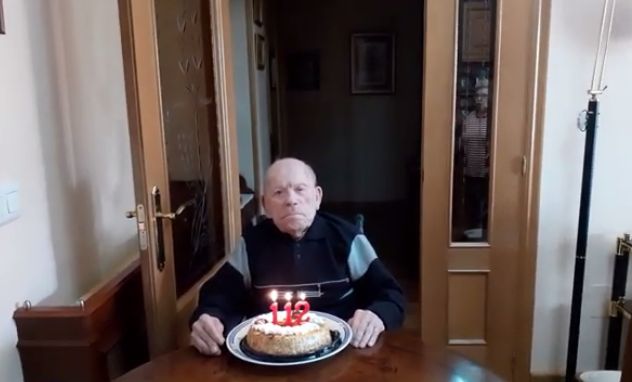 A murit cel mai bătrân bărbat din lume. Luna viitoare împlinea 113 ani