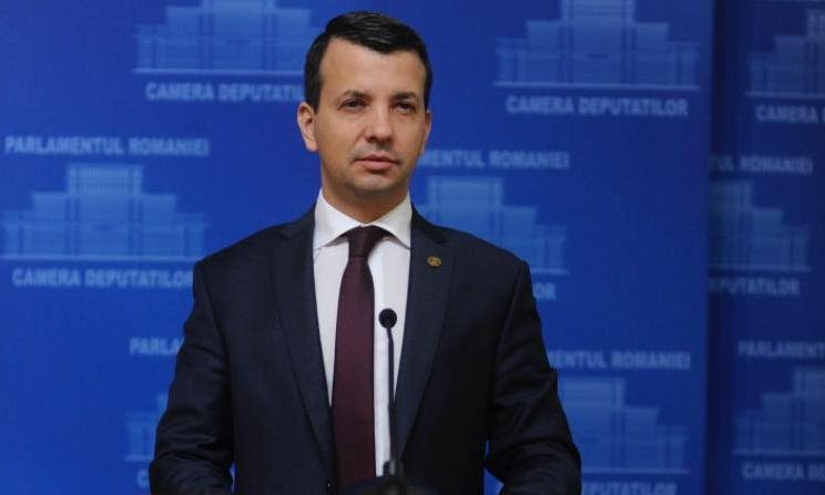 Sorinel Vrăjitoru, secretar de stat în aparatul lui Grindeanu, a fost amendat pentru că nu a purtat mască la o conferinţă  de presă