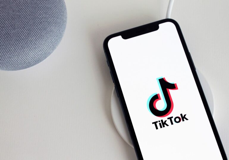 Cum a dus TikTok vânzările de carte la niveluri record