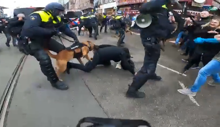 Violențe la Amsterdam, la un protest față de restricțiile antiCOVID (Video)