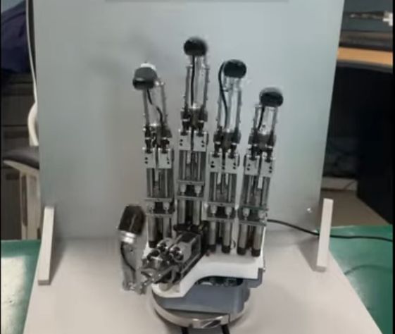 Oamenii de știință au creat o mână robotică atât de precisă încât poate ține un ou fără să-l spargă (Video)