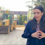 Clotilde Armand s-a dus cu buldozerul și a dărâmat gardul şi poarta Universității Bioterra (Video)