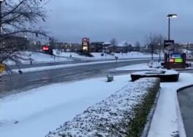 O furtună de zăpadă a lovit SUA: Mii de persoane fără curent şi zeci de zboruri anulate (Foto&Video)