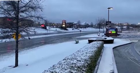 O furtună de zăpadă a lovit SUA: Mii de persoane fără curent şi zeci de zboruri anulate (Foto&Video)