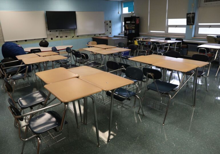 Școlile din Chicago anulează cursurile, după ce profesorii au refuzat să revină la clase de frica Omicron
