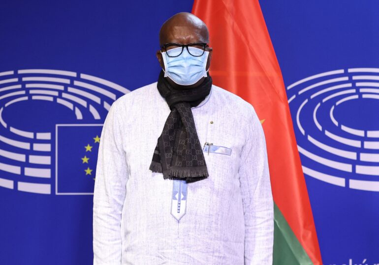 Lovitură de stat în Burkina Faso? Președintele Kaboré ar fi fost arestat şi deţinut de către militari