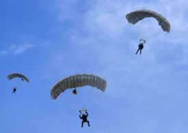 Parașutiștii ruși și-au început misiunea în Kazahstan: ajută armata regimului să vâneze „teroriștii”