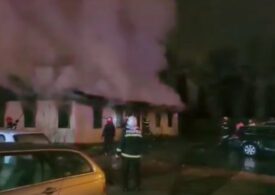 Incendiu de proporții într-o clădire dezafectată din Slatina. Nouă mașini au fost avariate şi poliţiştii au deschis dosar penal