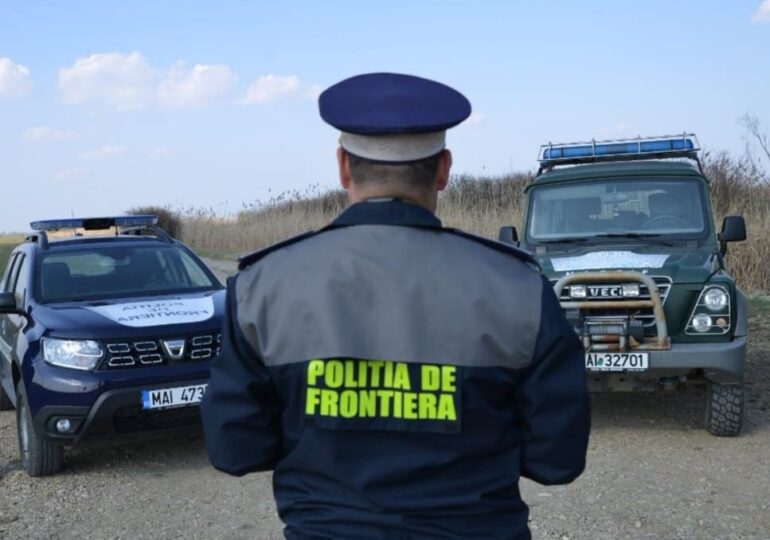 Polițiști înjunghiați pe autostradă, după o luptă cu traficanții de migranți <span style="color:#990000;">UPDATE</span> Agresorul a fost prins după 12 ore