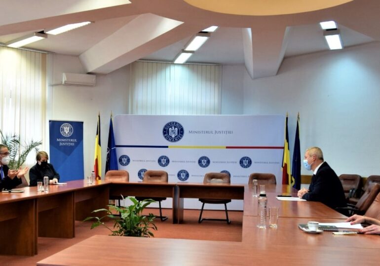 Ministrul Justiţiei a discutat cu ambasadorul Marii Britanii: Traficul de persoane, minorii români, SIIJ și transferul condamnaților, pe agendă