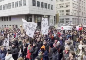 Proteste la Bruxelles față de măsurile anti-COVID: Manifestanții au fost dispersați cu tunuri de apă și gaze lacrimogene (VIDEO)