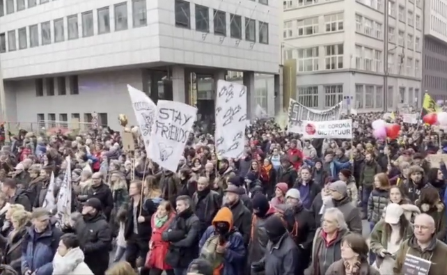 Proteste la Bruxelles față de măsurile anti-COVID: Manifestanții au fost dispersați cu tunuri de apă și gaze lacrimogene (VIDEO)