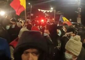 A doua seară de proteste la Bolintin Vale, unde un localnic a murit după ce a fost lovit cu o piatră în cap (Video)