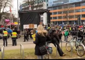 Mii de persoane au protestat în Germania față de restricții și vaccinarea obligatorie