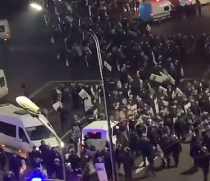 Revolta din Kazahstan pare să fi fost înăbuşită, după intervenţia Rusiei. Oficial,  26 de "criminali înarmaţi au fost lichidaţi" şi 3.000 arestaţi