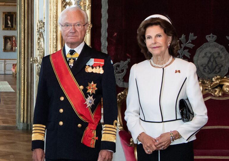 Regele şi regina Suediei au Covid