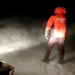 Misiune grea a salvamontiștilor din Alba: Au recuperat doi schiori rătăciți pe viscol și ceață (Video)