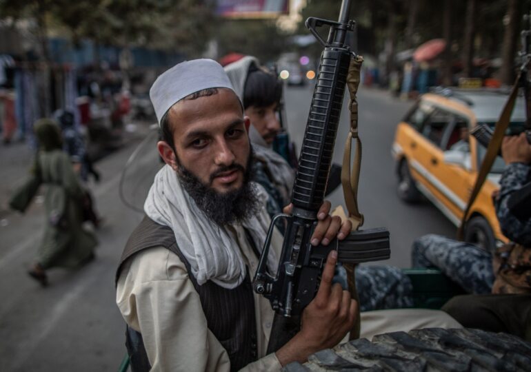 Talibanii au ordonat decapitarea manechinelor din magazine (Video)