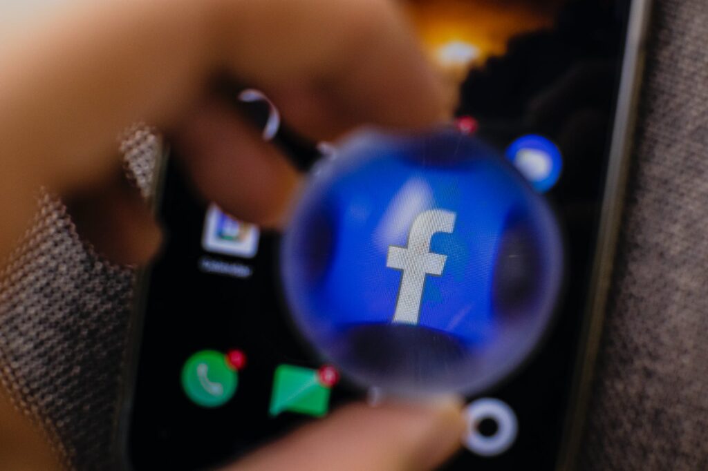 Suntem pe ultimul loc în UE la competențe digitale de bază. Campioni la rețele și ultimii la servicii bancare online