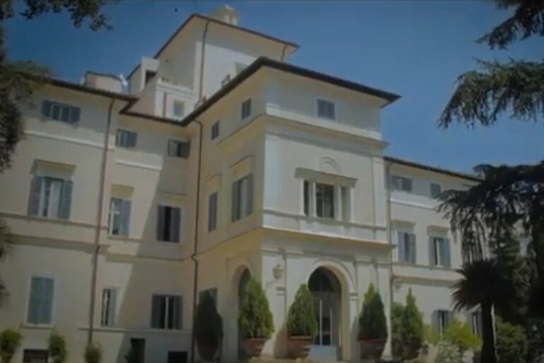 Imagini din spectaculoasa vilă italiană scoasă la vânzare cu 471 de milioane de euro (Video)