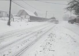 Ninge puternic în Harghita și Mureș. Utilajele fac față cu greu (Video)