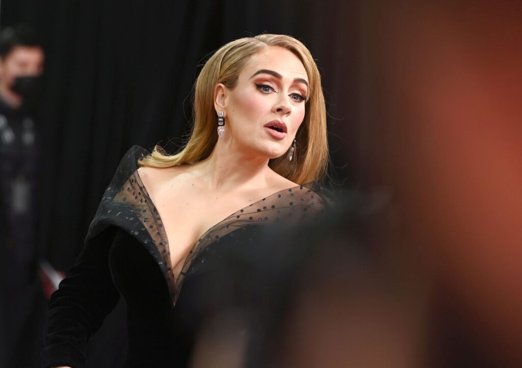 Un judecător a ordonat retragerea la nivel global a unei piese cântate de Adele, pe motiv de plagiat (Audio)