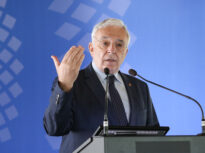 Isărescu: Ne aflăm în timpuri provocatoare pentru toate economiile, există ”un șoc imens”