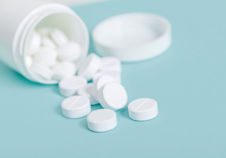 Directorul OMS cere companiilor farmaceutice să reducă preţurile medicamentelor pentru tratamentul Covid