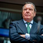 Fostul cancelar Schröder va demisiona dacă Putin întrerupe livrările de gaze către Germania