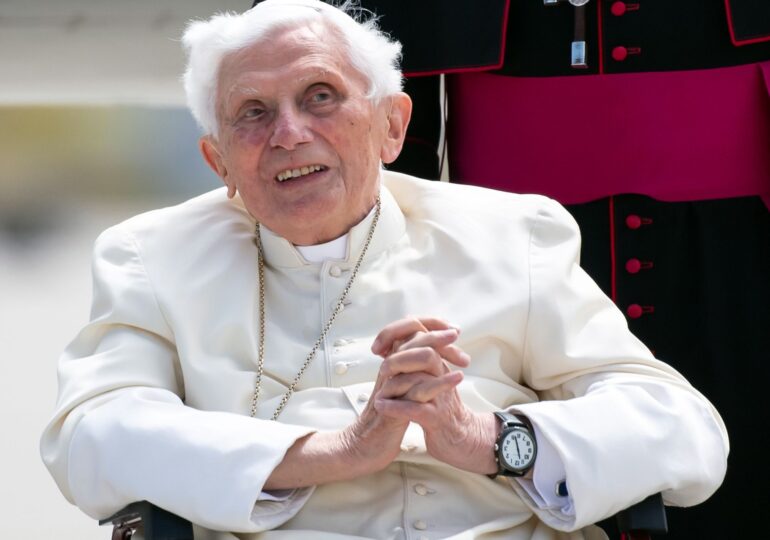 A murit fostul Papă Benedict al XVI-lea UPDATE: Premieră la ceremonia funerară