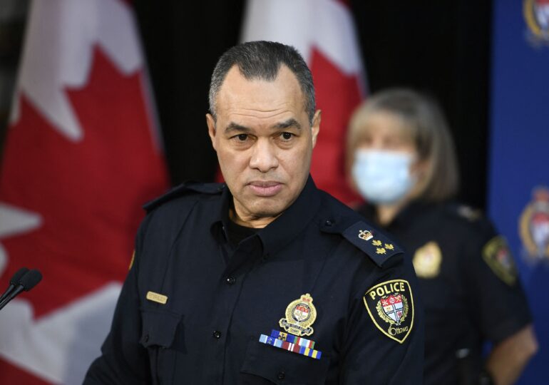 Criticat dur pentru că le-a permis camionagiilor să protesteze sub fereastra lui Trudeau, șeful Poliţiei din Ottawa a demisionat