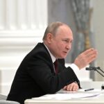 Putin spune că sancțiunile Occidentului seamănă cu o declarație de război și că în Ucraina totul decurge conform planului