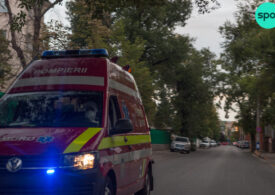 Un copil de 2 ani a scăpat miraculos după ce a căzut de la etajul 4 al unui bloc din Sibiu