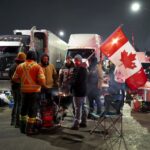 Camionagiii din Canada nu renunță la proteste: Și-au instalat o tabără cu frizerie, saună și masaj (Video)