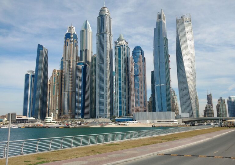 Fuga ruşilor la Dubai: Vor să facă troc cu case de zeci de milioane de lire sterline