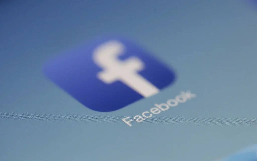 Facebook a picat. Utilizatorii din România nu pot accesa rețeaua UPDATE Și-a revenit parțial