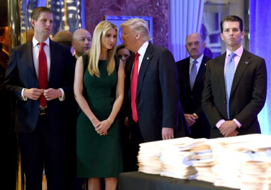 Axios: Trump transformă președinția într-o sursă fără precedent de profit și protecție personală. Miza reală