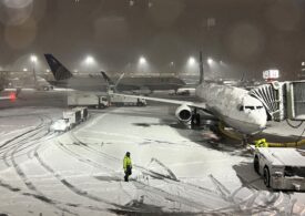 Furtuni în SUA: Peste 9.000 de zboruri anulate și sute de mii de oameni în beznă
