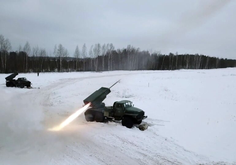 Putin a ordonat exerciții militare pe timp de noapte, la granița cu Ucraina, pentru următoarele săptămâni
