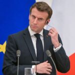 Macron a vorbit iar cu Putin: Liderul rus a dat vina pe „radicaliștii ucraineni” pentru incendiul de la centrala nucleară din Zaporojie și pentru eșecul armistițiului