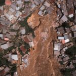 Alunecări de teren și inundații în Brazilia: 152 de oameni au murit, printre care 28 de copii (Video)