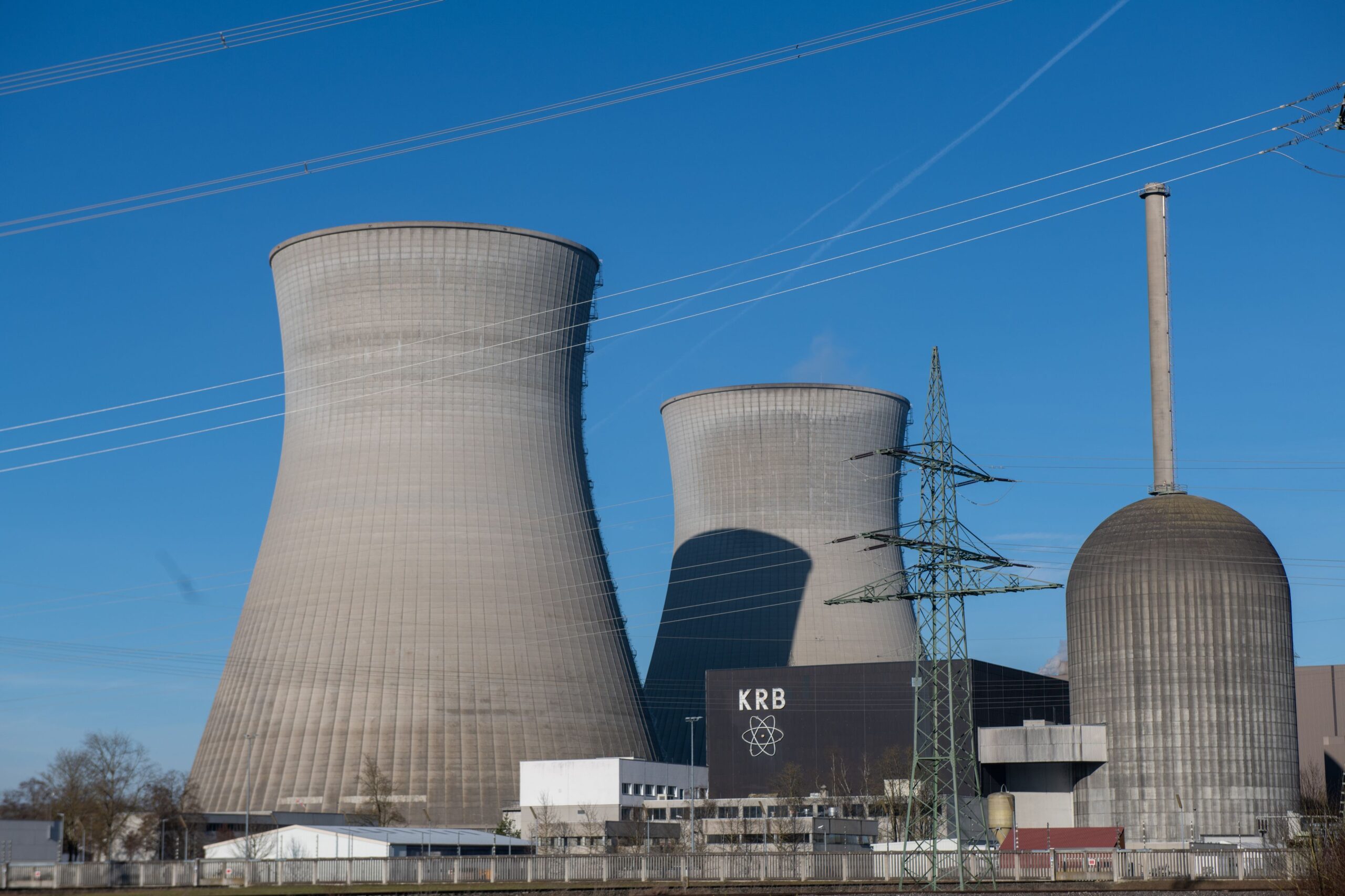 Canicula începe să afecteze centralele nucleare din Europa. Un reactor a fost deja oprit