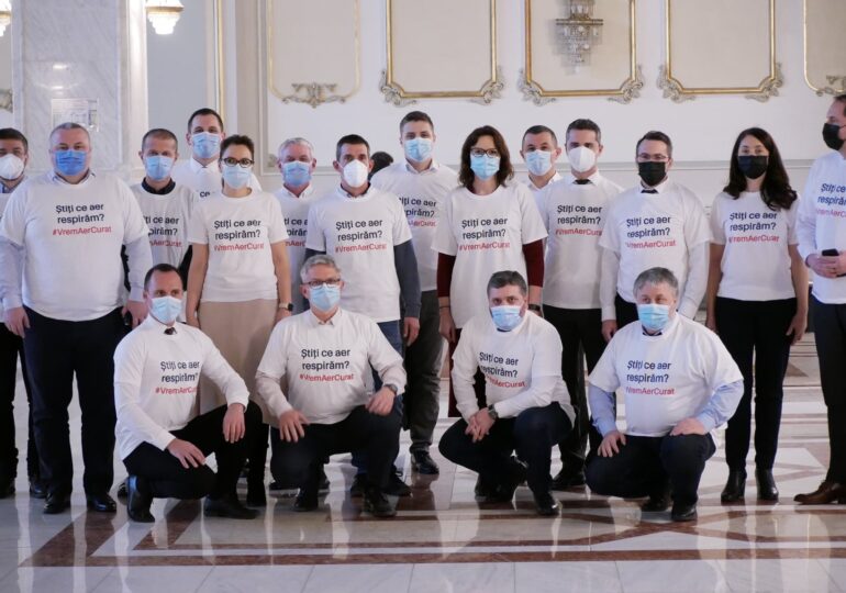 Protest USR pentru aer curat: Ministerul Mediului pare că apără poluatorii, în detrimentul cetățenilor (Video)