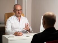 Cei care au copii cu Down sau tulburări autiste vor beneficia gratuit de consiliere psihologică