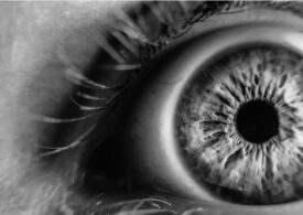 Un test de ochi ar putea să ne arate dacă vom suferi de Alzheimer