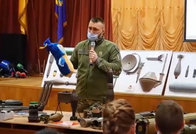 Cum îi pregătesc şcolile din Ucraina pe copii pentru un posibil atac rusesc (Video)