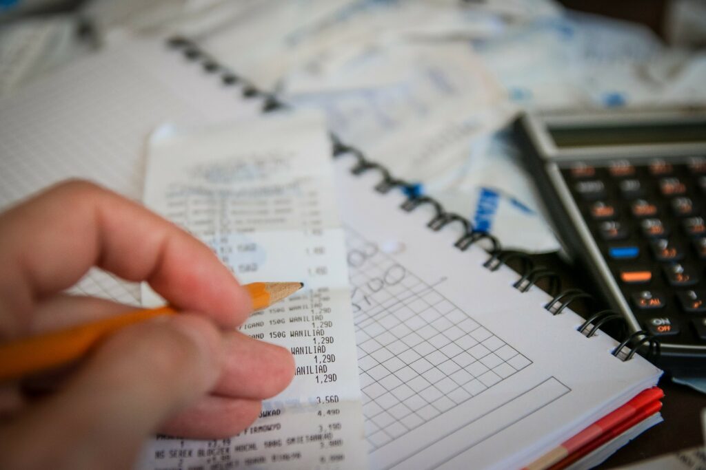 2026 vine cu impozite locale mai mari: crește taxa pe clădiri și terenuri, apare impozit de 40 de lei pentru mașinile electrice