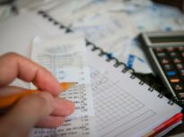 2026 vine cu impozite locale mai mari: crește taxa pe clădiri și terenuri, apare impozit de 40 de lei pentru mașinile electrice