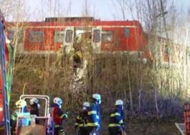 Două trenuri s-au ciocnit în apropiere de Munchen: Un mort şi zeci de răniţi (Video)